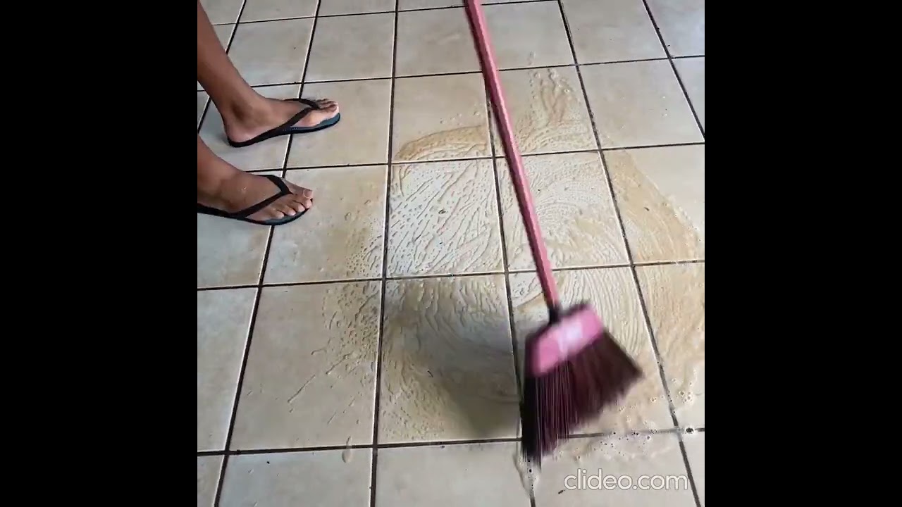 Passo a Passo para Usar o Limpa Pisos On Qu&iacute;mica