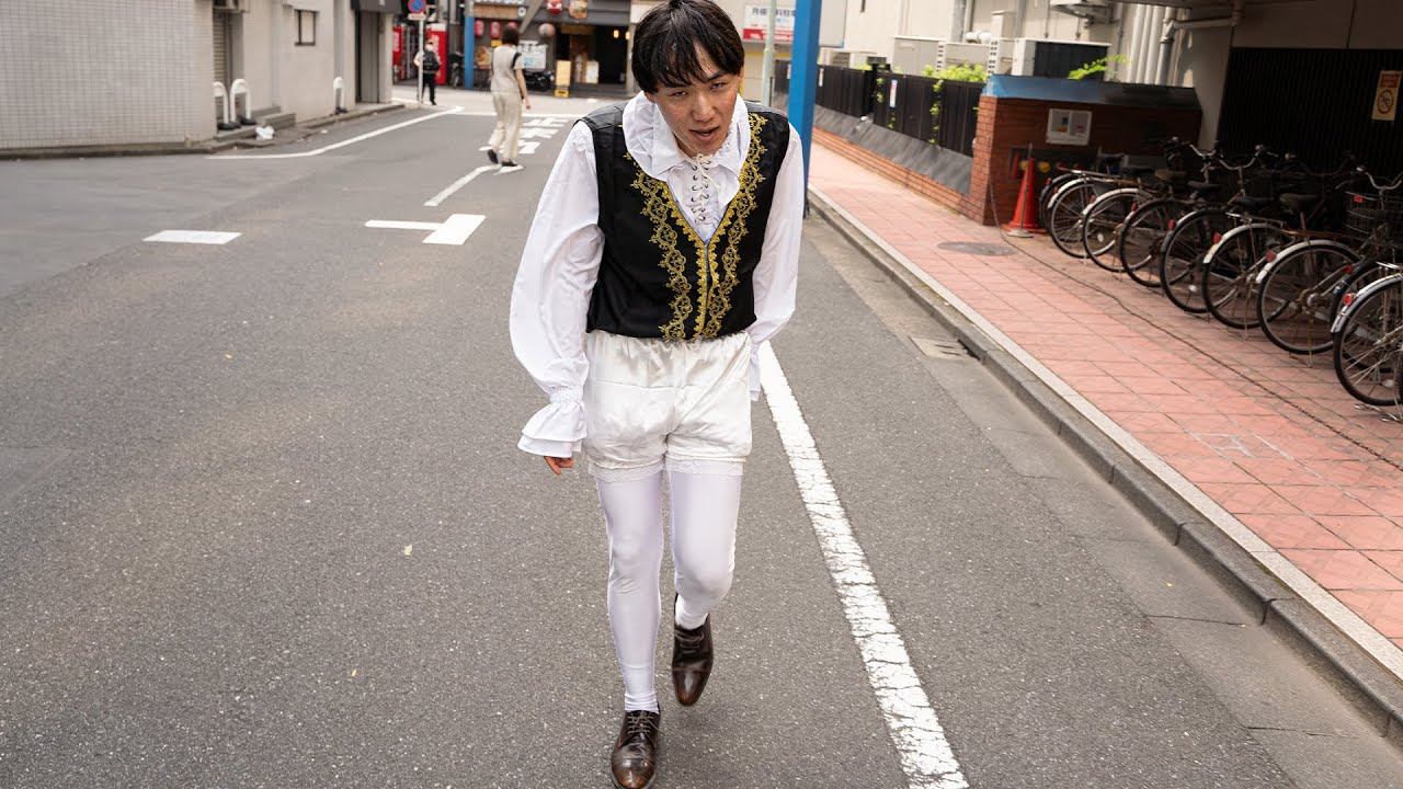 相方の服を奪ってヤバイ格好にさせてみたwww