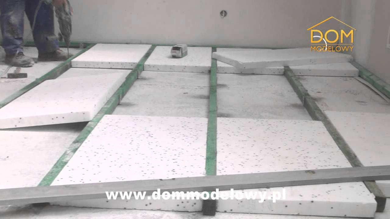 Ocieplenie podkładu podłogowego na poddaszu Domu Modelowego