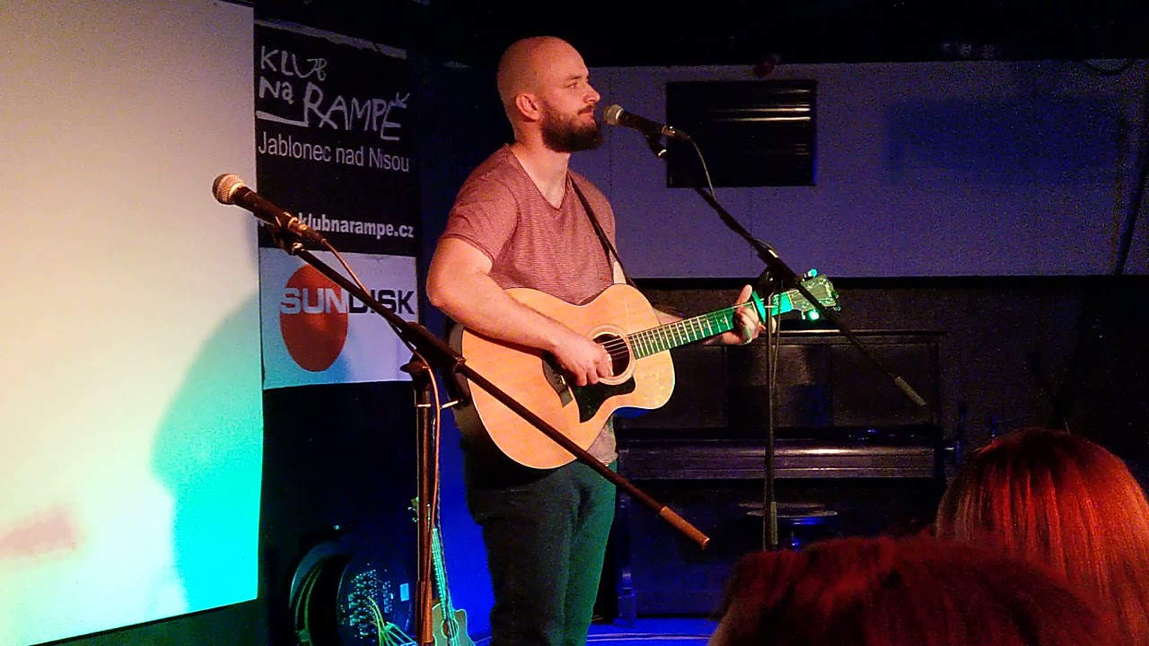 Pok&aacute;č - &Uacute;plně levej (live)
