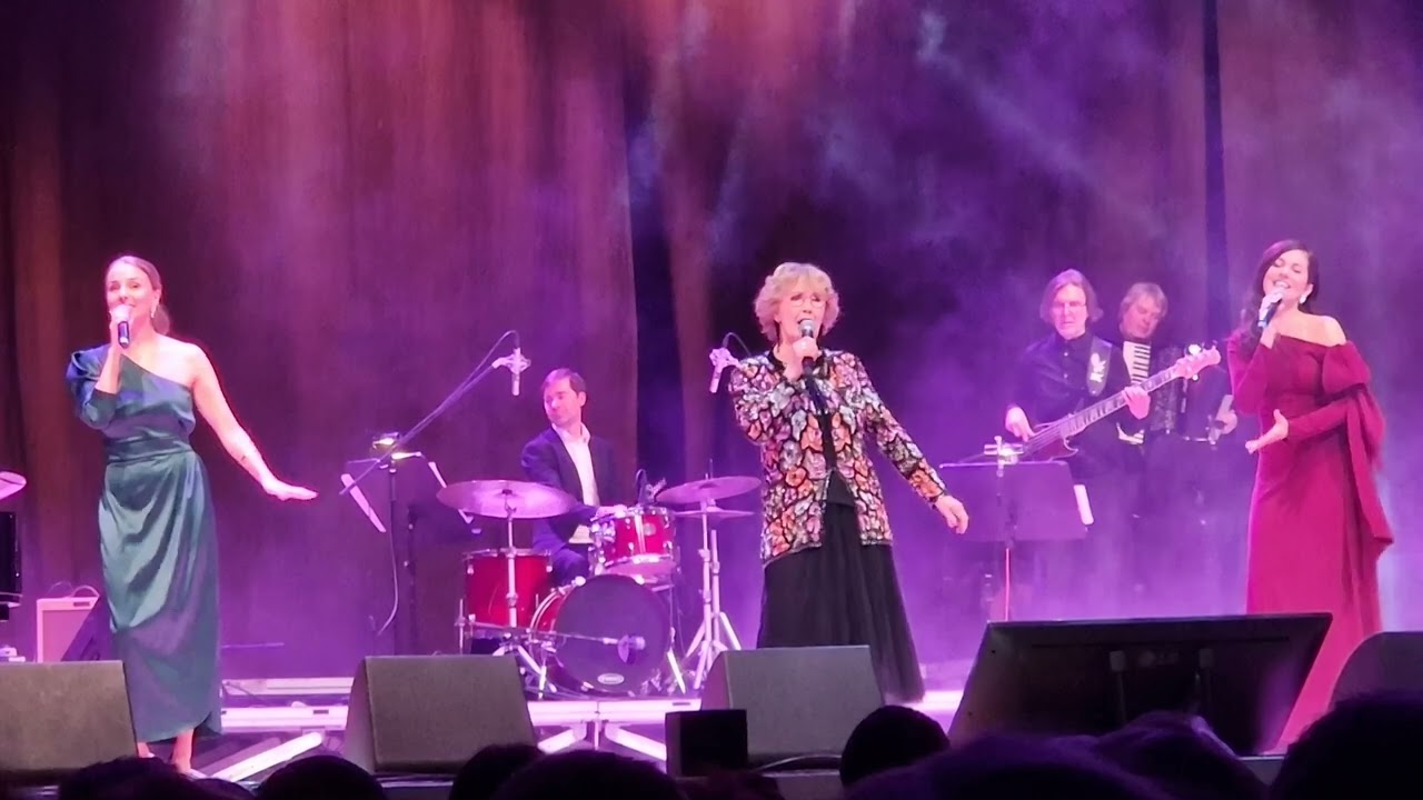 Reet Linna, Marianne Leibur ja Birgit Sarrap - Kolm kaunist s&otilde;na