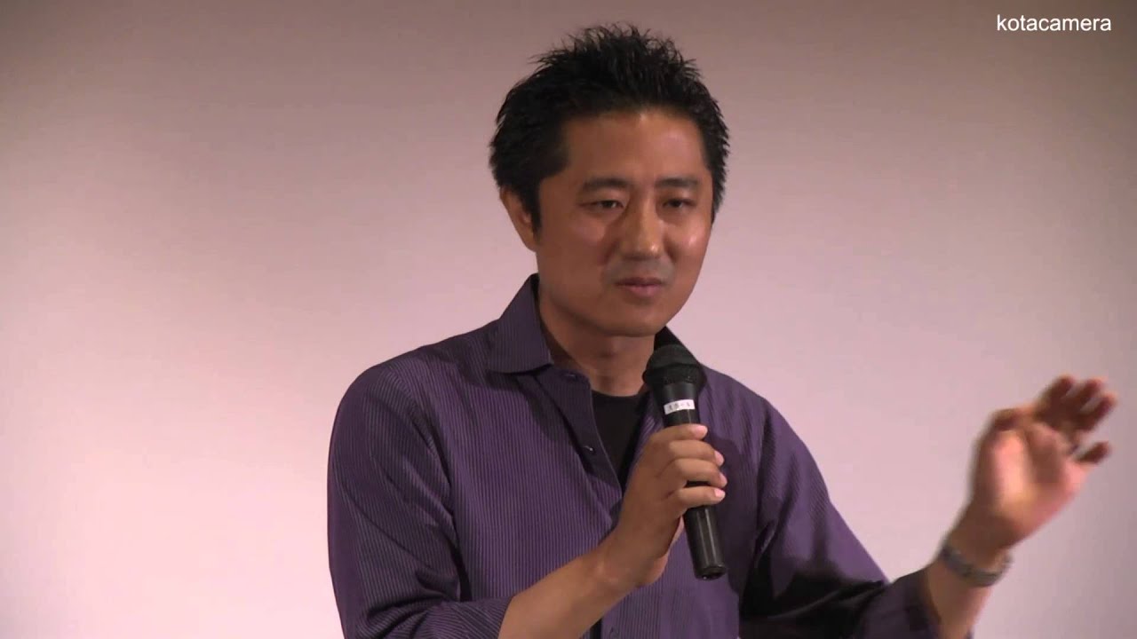 映画『選挙』上映会中止騒動に関し会場で声明する想田和弘監督