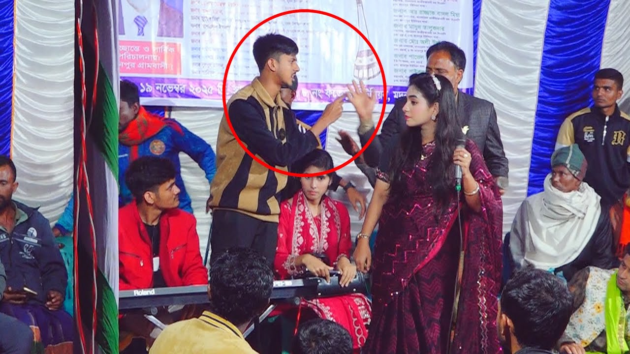 হাতে টাকা দেওয়াকে কেন্দ্র করে জুলেখা সরকারের জামাই মঞ্চে বিশাল জ*গ*ড়া