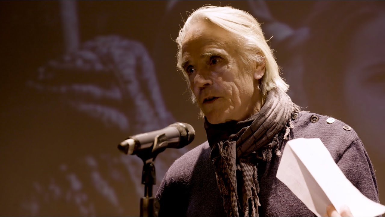 Jeremy Irons reads an extract from Maria Stepanova’s “The war of Putin’s Imagination"