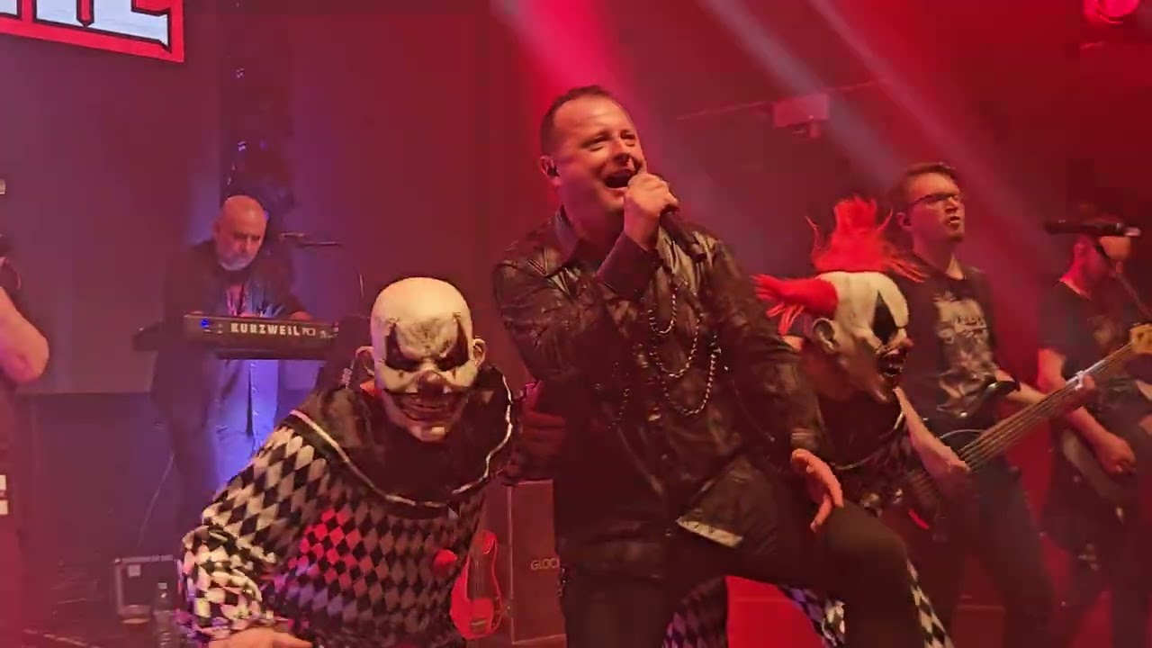 Komunál - Pod maskou klauna - Sklub Olomouc 14. 3. 2025