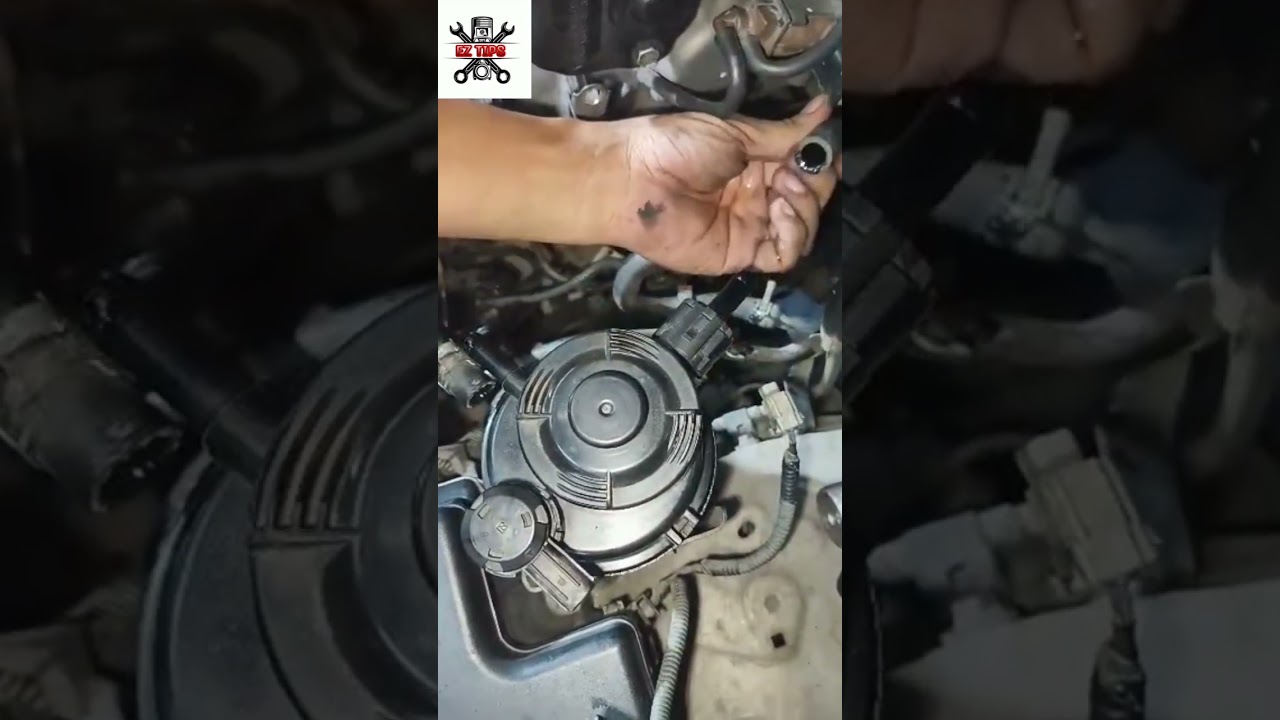 how to remove fuel filter Toyota Hilux. #diy #mechanic #automotive #automobile #toyota