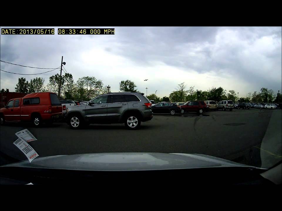 Smartpark JFK DONT GO HERE.THEY ABUSE YOUR CAR. TURN VOLUME UP