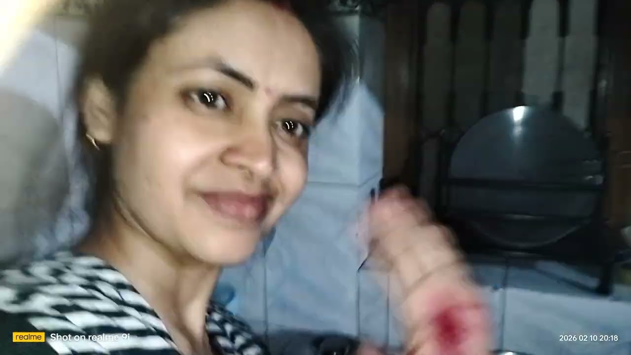 बिना बोले ही सब कुछ बोल देना....😷👋👍
