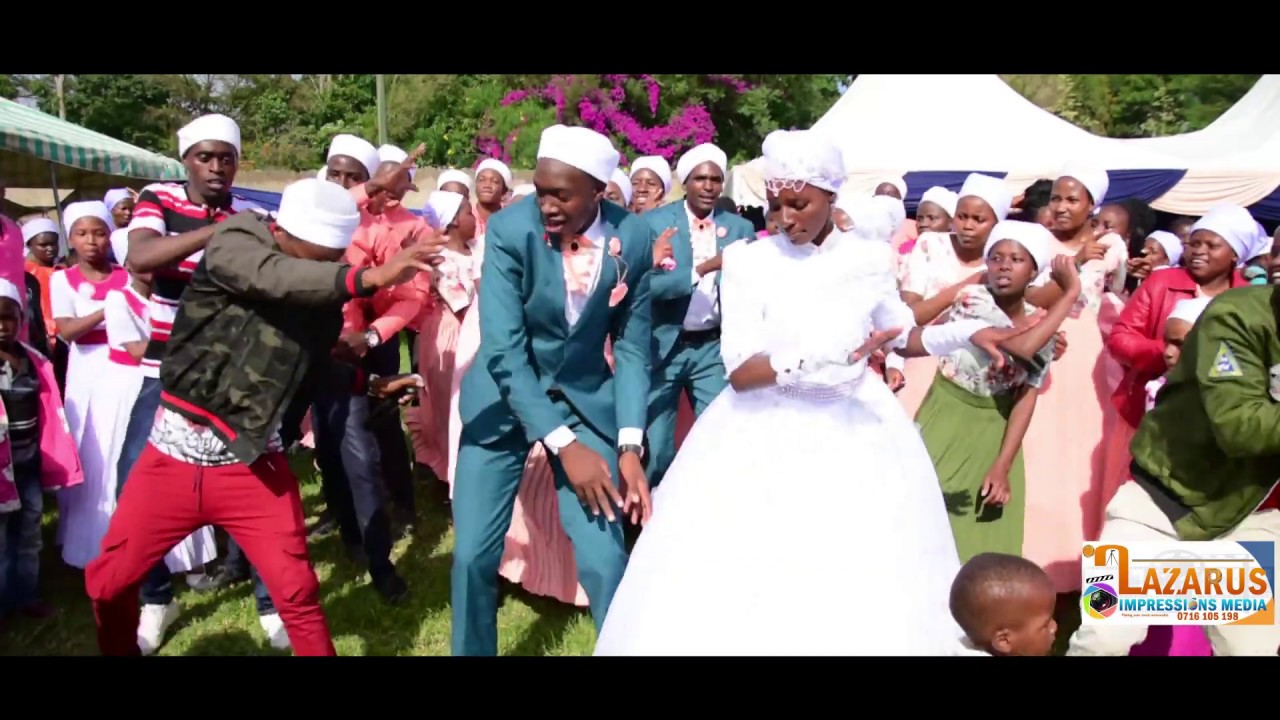 AKURINU BEST DANCING IN A WEDDING