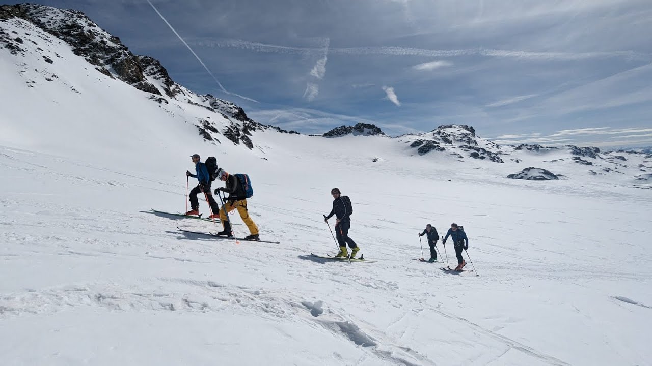 Val Thorens - Off piste skiing in Glacier de Gebroulaz