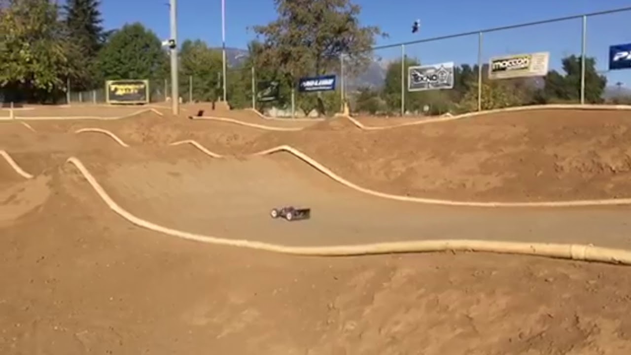 Ryan Maifield from Mugen Seiki Racing running laps with the MBX8 at Thunder Alley.