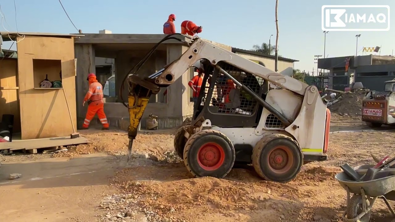 Construcción de campos deportivos en el Centro Pre U  Lima | Maquinarias Iamaq S.A.C.
