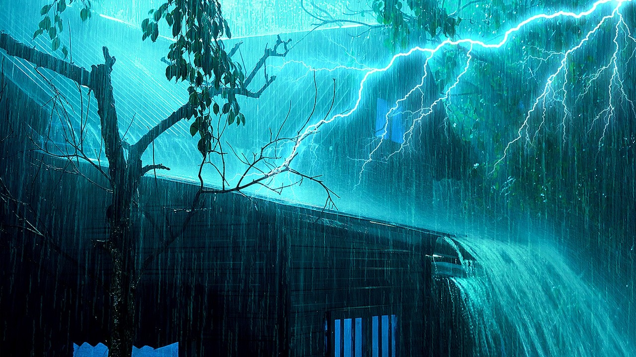 Deja las Preocupaciones y Duerme con Sonidos de Lluvia y Truenos en Techo de Metal por la Noche