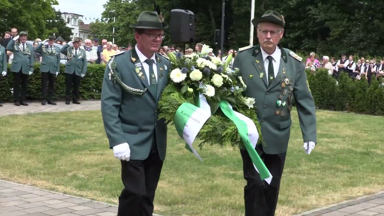 Sch&uuml;tzenfest in Osterfeine 2025 - Kranzniederlegung