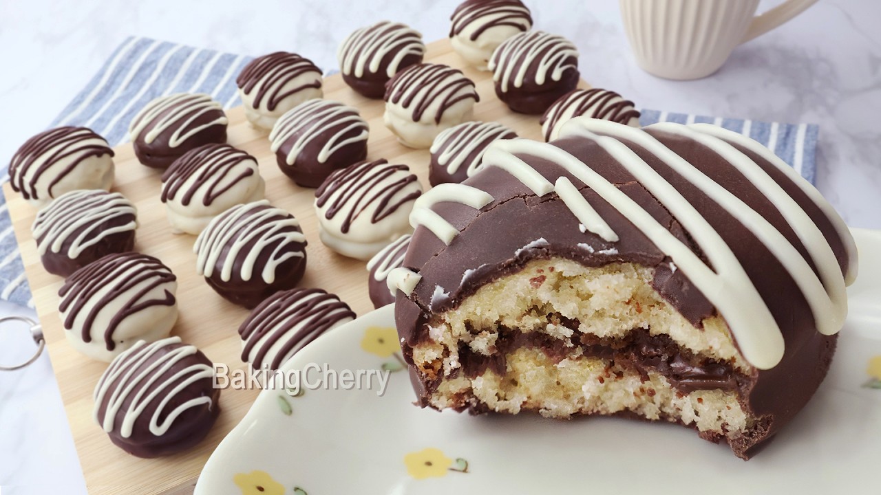 You won't resist these chocolate-covered cakes filled with Nutella!