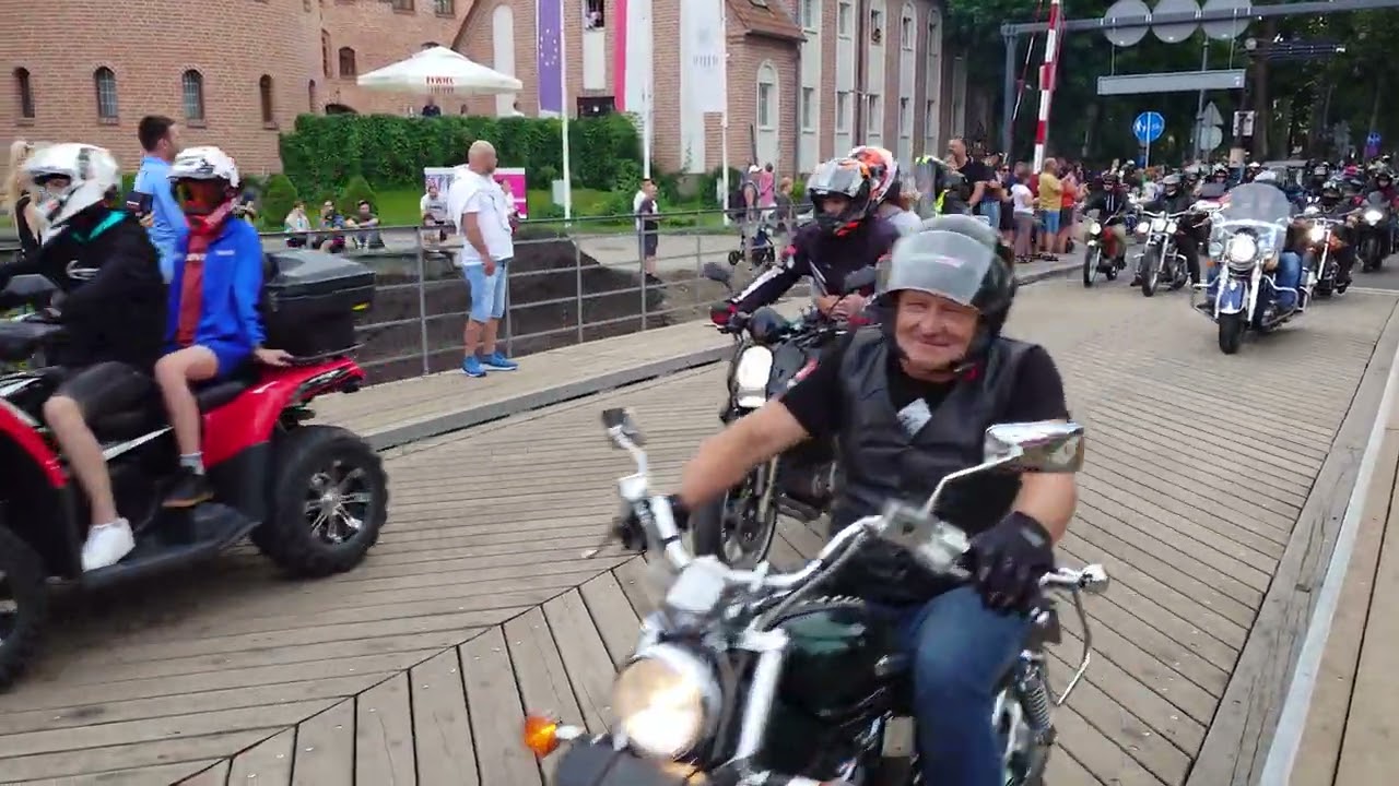 Parada motocykli i pojazdów zabytkowych w Giżycku 2025 | Setki maszyn na ulicach miasta