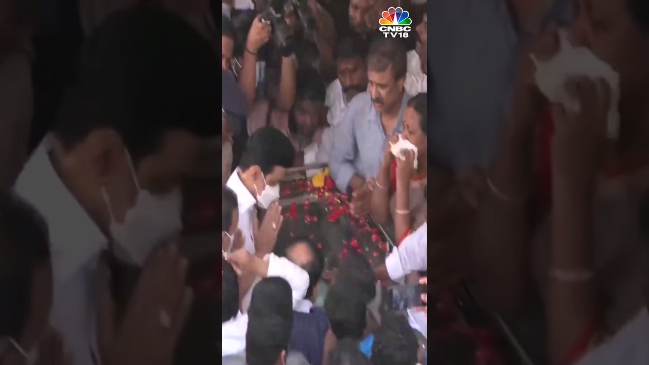 Tamil Nadu CM MK Stalin Pays Respect to DMDK Founder Captain Vijayakanth in Chennai | N18S