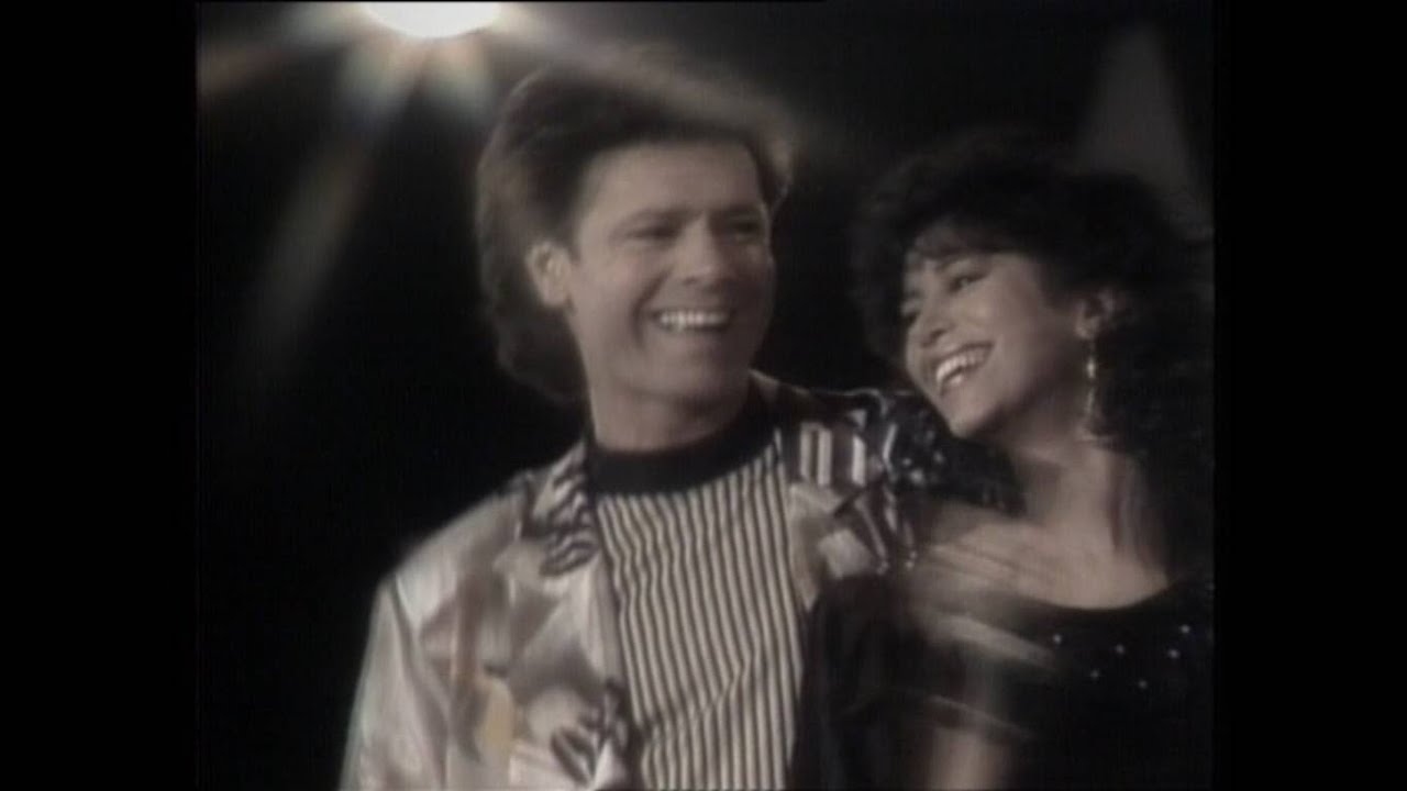 Ofra Haza & Cliff Richard (live in Israel, Yom Ha'atzmaut, 1988) קליף ריצ'רד עפרה חזה