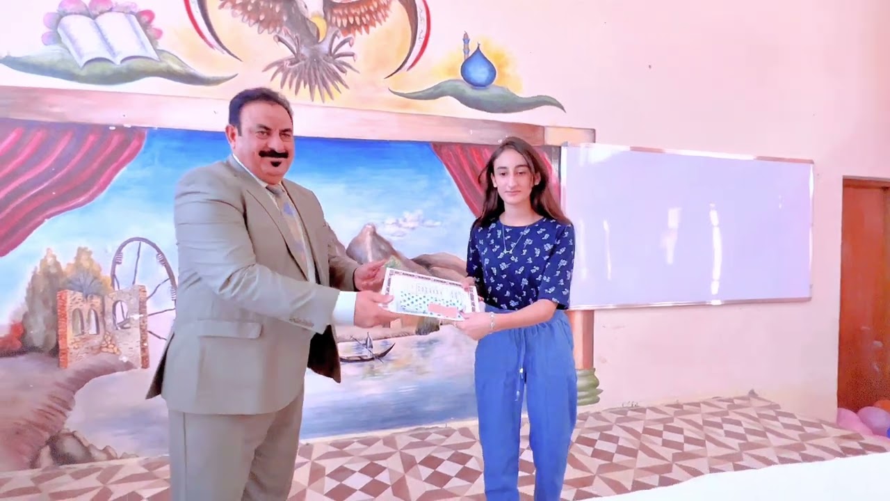 احتفالية لتكريم الطالبات المتفوقات في ثانوية شعاع المعرفة للبنات في قضاء الحبانية