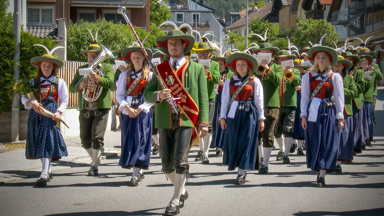 🎶 71. Bezirksmusikfest in Zirl, Tirol 2022 - Defilierung