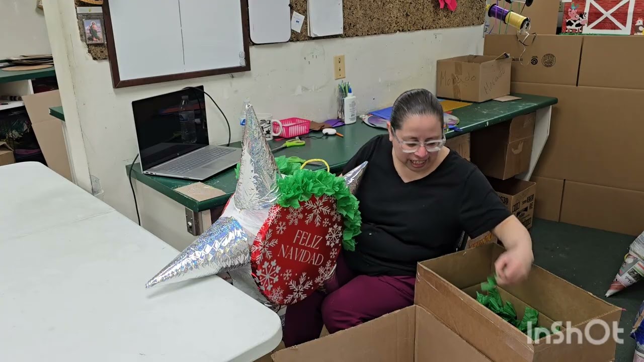 como poner el globo en piñata estrella navideña