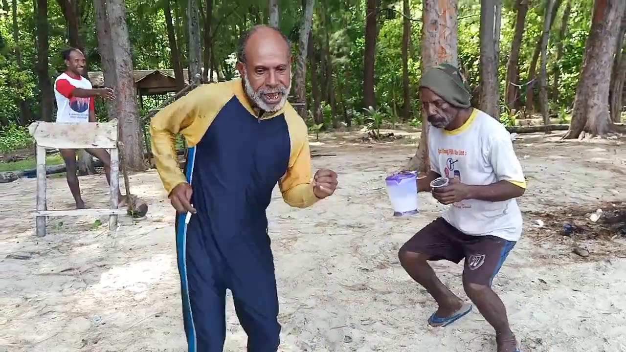 Video Lucu Terbaru 2020 Pace Papua Barat Manokwari Selatan Bikin Ngakak: Lirik Lagu CCR.