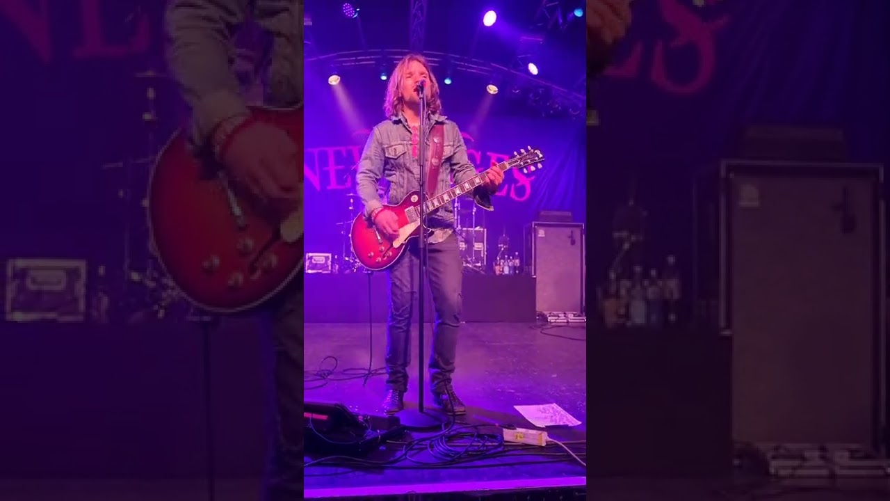 The New Roses 🌹 on November 26, 2022 in the Markthalle Hamburg. The Song 