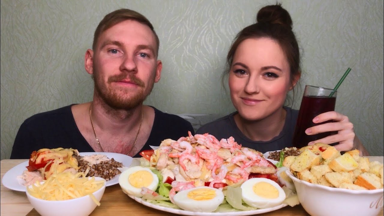 МУКБАНГ САЛАТ ЦЕЗАРЬ С КРЕВЕТКАМИ ОТБИВНЫЕ ответы на вопросы MUKBANG CAESAR SALAD WITH SHRIMP CHOPS