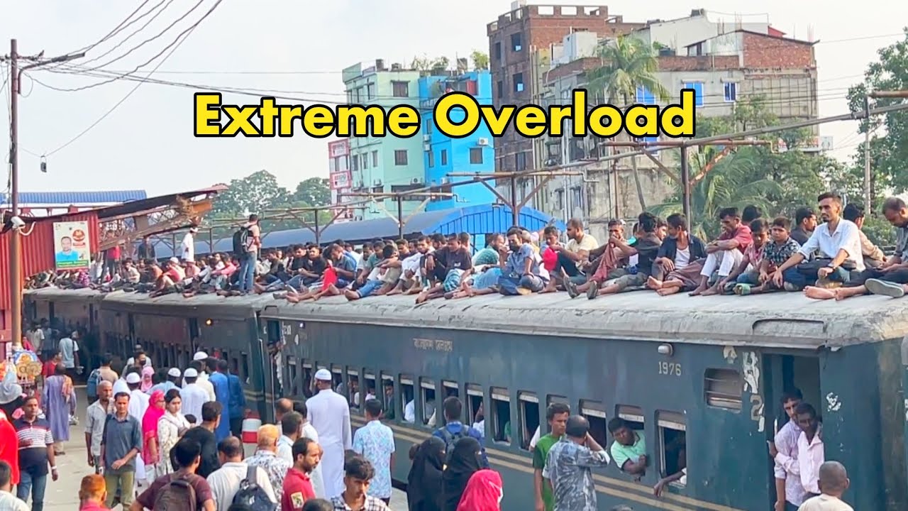 Extreme overload local train | train gadi 