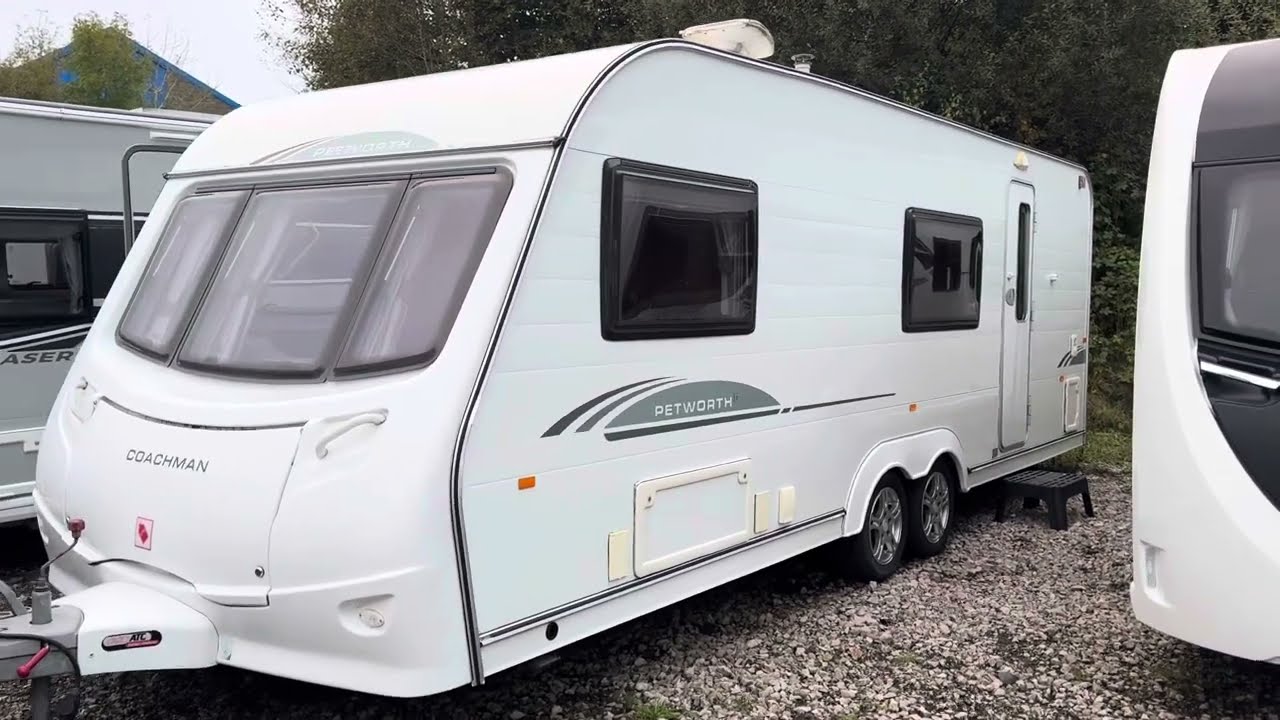 2009 Coachman Petworth 6 berth family caravan with fixed bunk beds