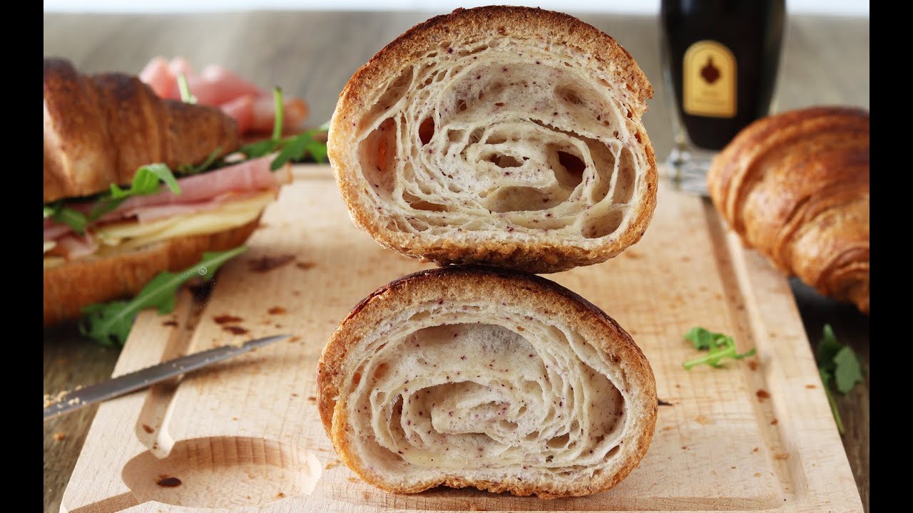 Croissant integrale e vegan senza glutine con la margarina del supermercato