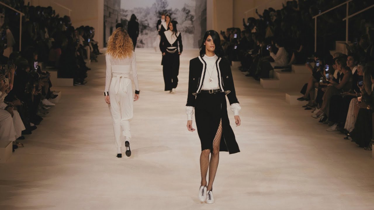 The Atmosphere at the&nbsp;Cruise 2021/22 Show in Dubai &mdash; CHANEL Shows
