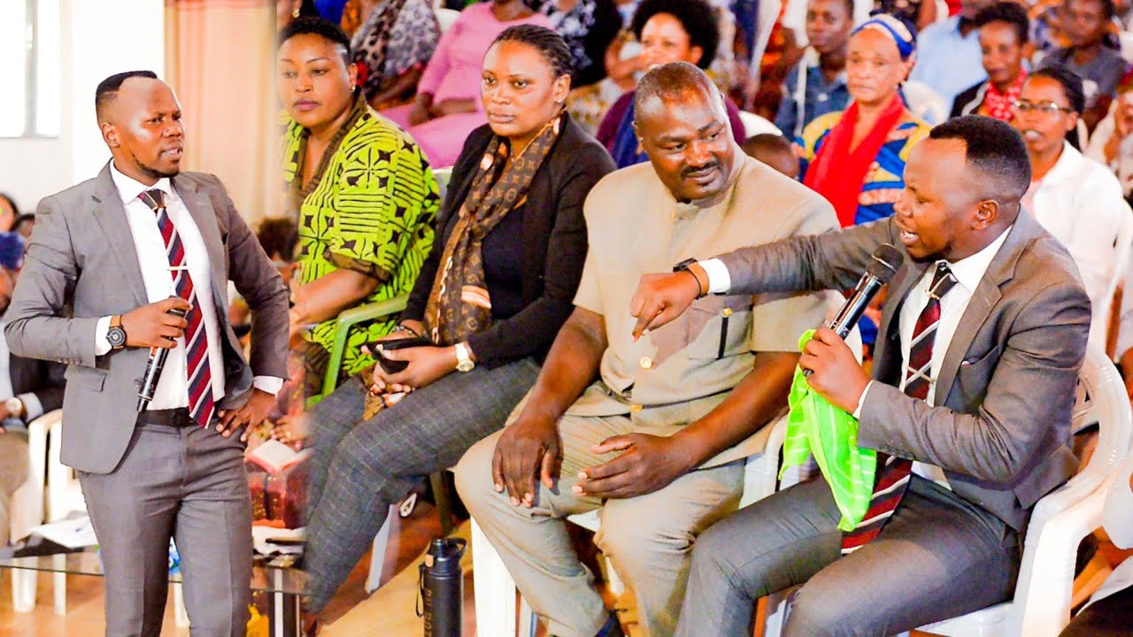 Prophet Manivuga arahanuye atanga ikimenyetso simusiga mbega ubuhanuzi wee!!!