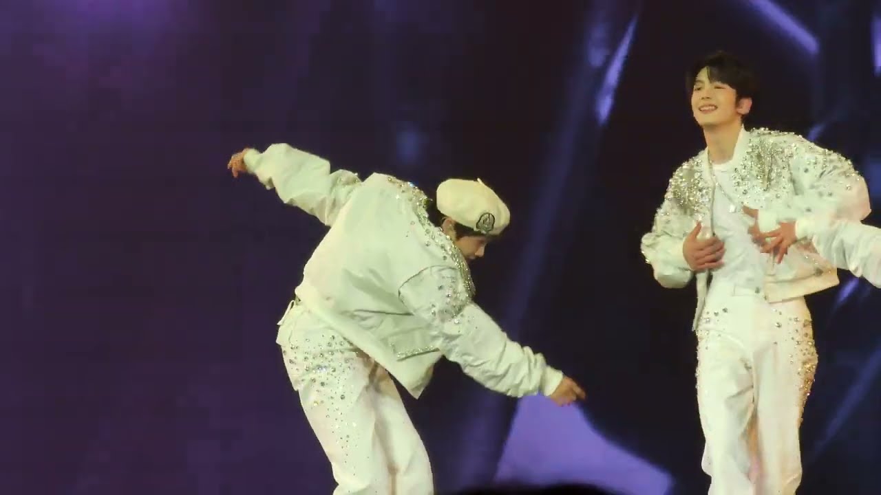 250112 SMTOWN LIVE in SEOUL SMTR25 The Way U Are 베레모 연습생 FOCUS
