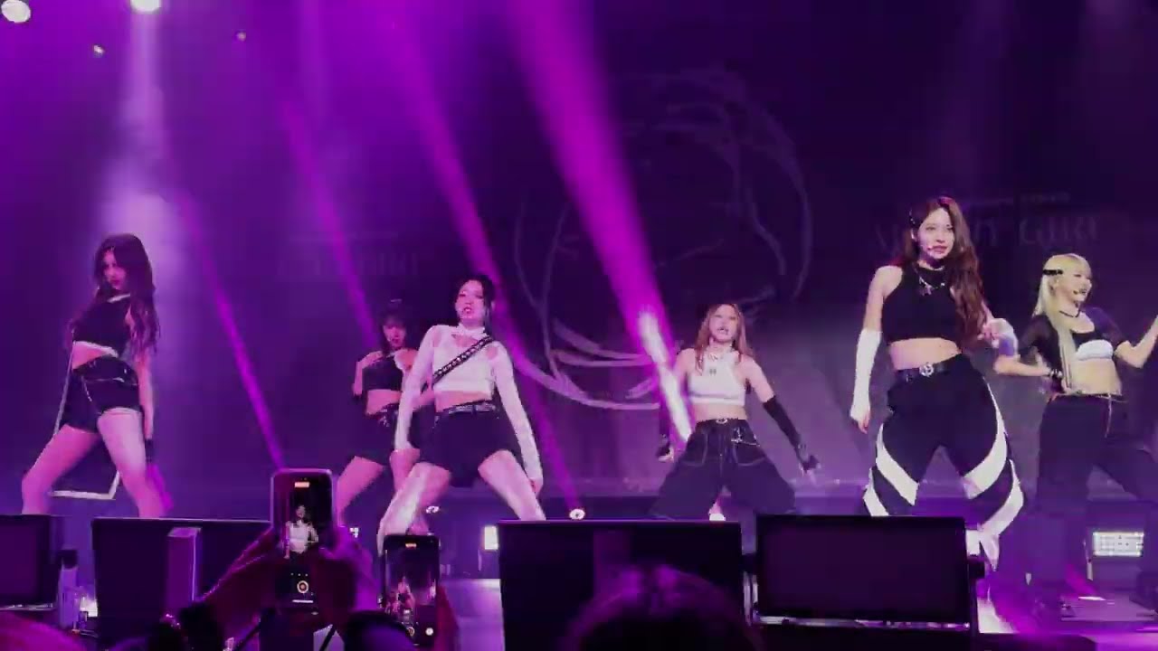 EVERGLOW 에버글로우 - PLAYER [Melkweg/Amsterdam/240127] Fancam 직캠