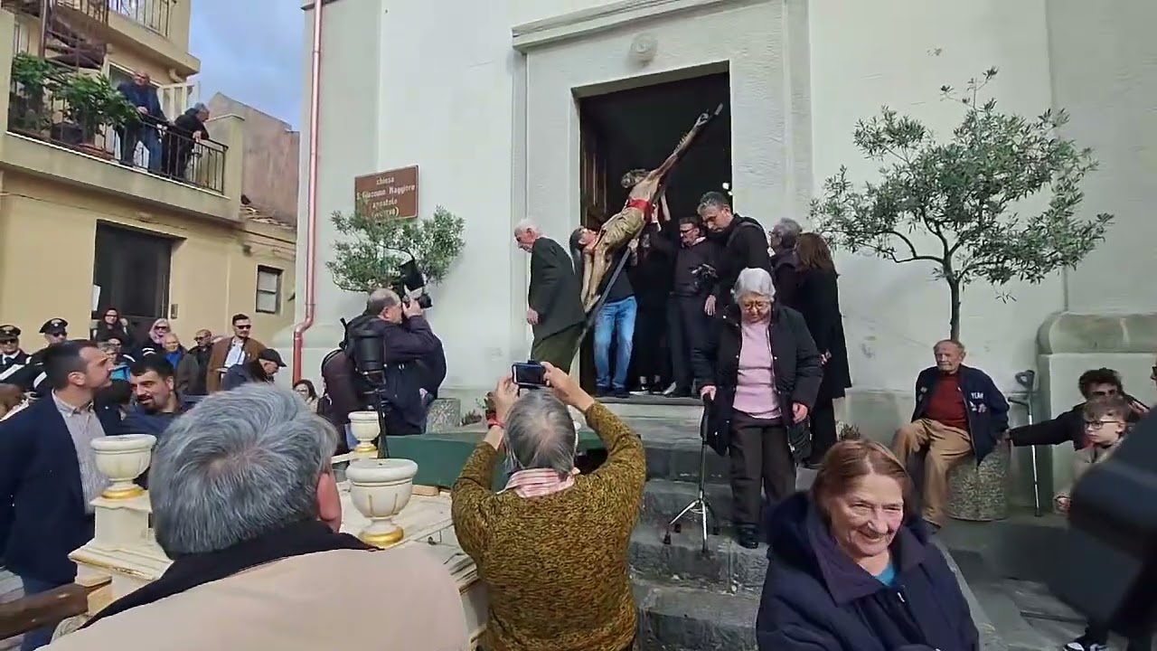La Processione del SS. Crocifisso con gli Angioletti - Chiesa San Giacomo/Duomo di San Pietro