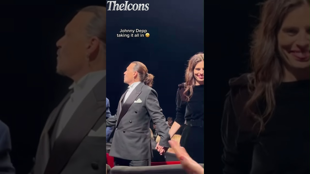 Johnny Depp Returns Back On Stage And Gets A Standing Ovation #johnnydepp