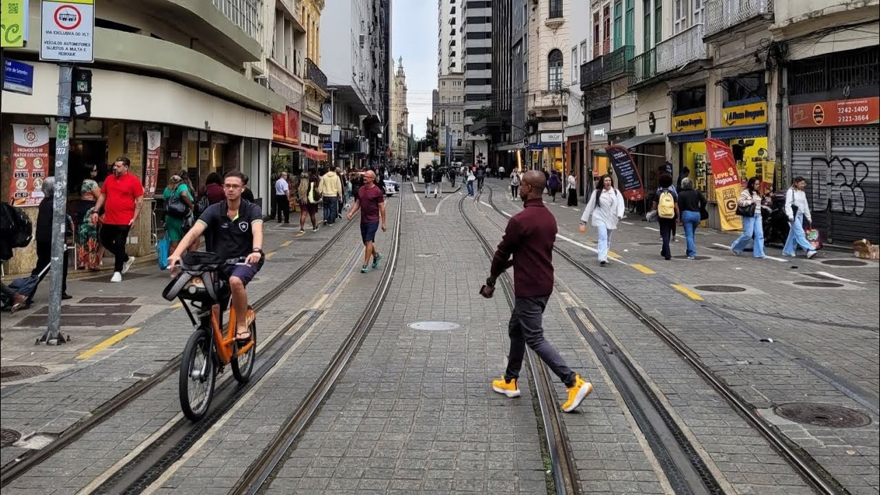 Rua Sete de Setembro mostra os dois lados do Centro do Rio. 📍