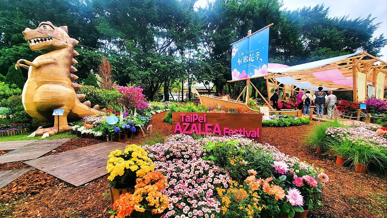 2026台北杜鵑花節10歲了!  以《拾花號 A’rk》為主題3月6日在大安森林公園繽紛登場。2026 Taipei Azalea Festival