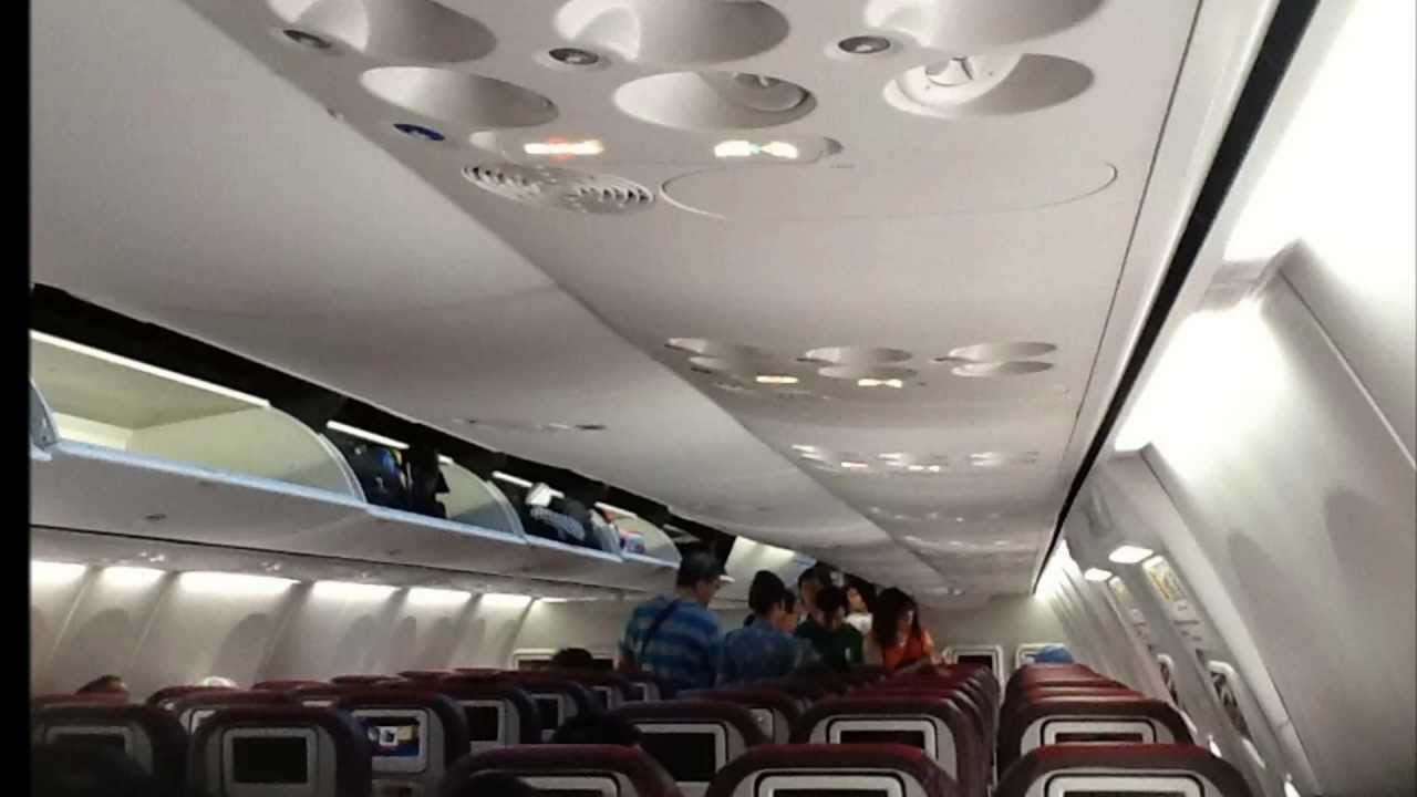 Malaysia Airlines 737-800 Flight Experience : MH 611 Kuala Lumpur To Singapore