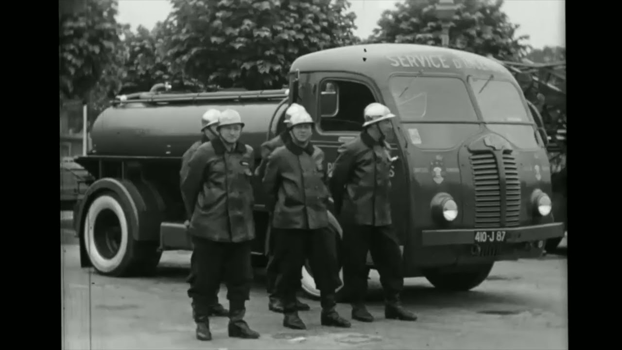 Tout en images #07 :  la revue des sapeurs-pompiers dans les années 50