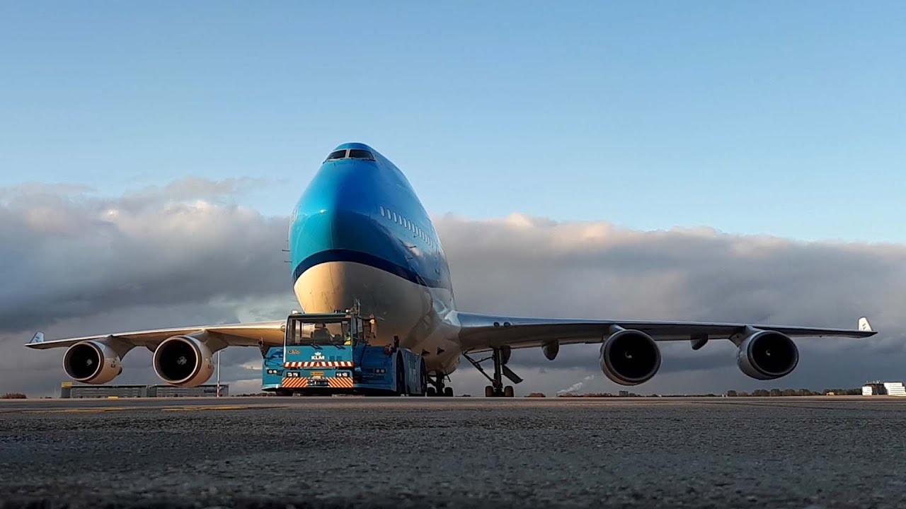 Pushback KLM Boeing 747-400