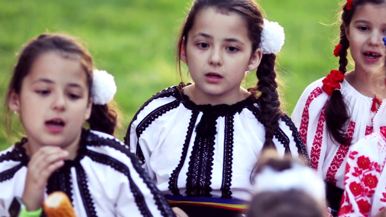 GRUPUL VOCAL CUNUNA CÂNTECULUI ȘI IULIA MAIER -  CUCURUZ CU FRUNZA -N SUS, NOU 2018