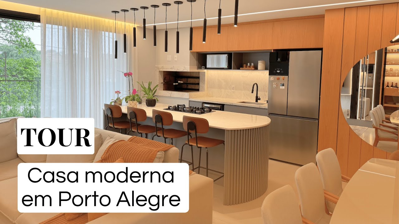 Tour por Casa Moderna em Porto Alegre | Design em Tons Escuros e Amadeirados