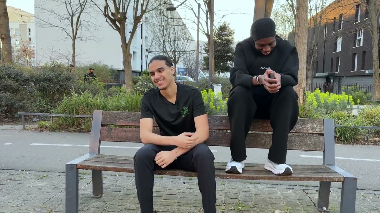 sourire en publique