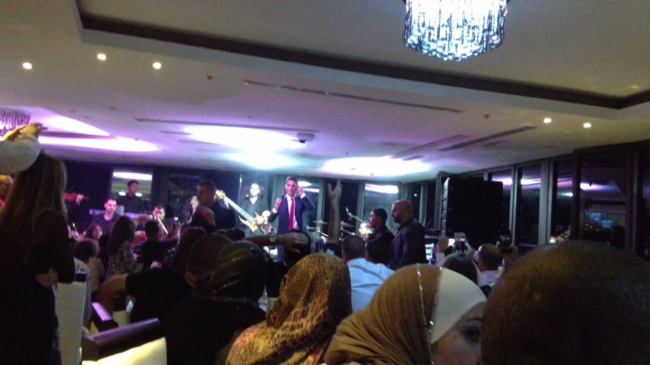 محمد عساف يمشي بين محبيه حفل بيت لحم