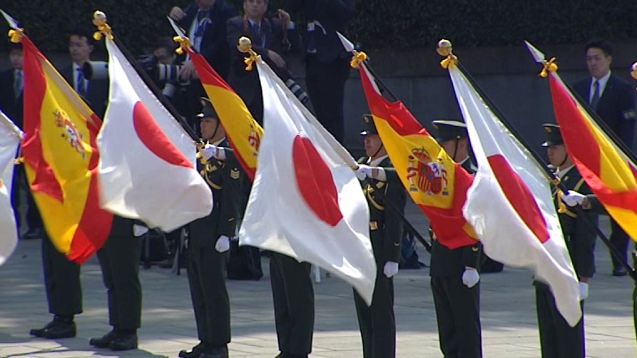 S.M. los Reyes recibidos oficialmente por S.M. los Emperadores del Japón