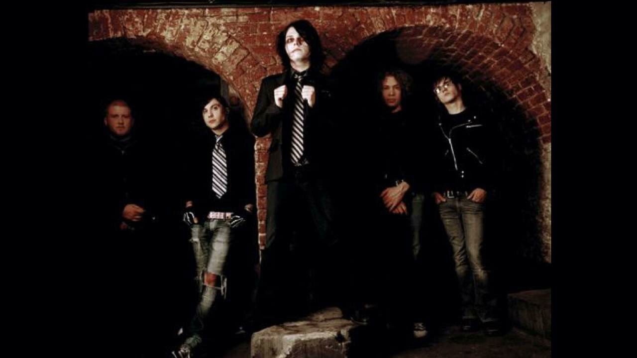 My Chemical Romance - Sister To Sleep (Live at the Knitting Factory, 06/26/2003)