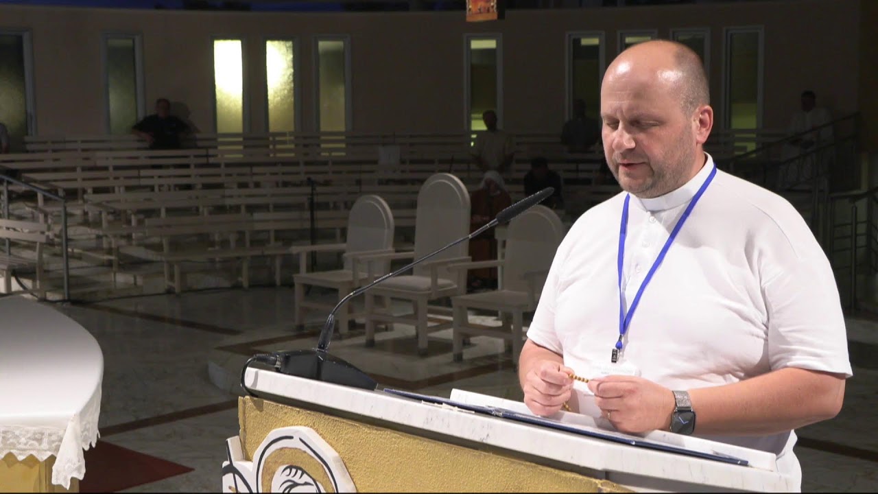 Suivez le programme de prière du soir de l'église Saint-Jacques à Medjugorje