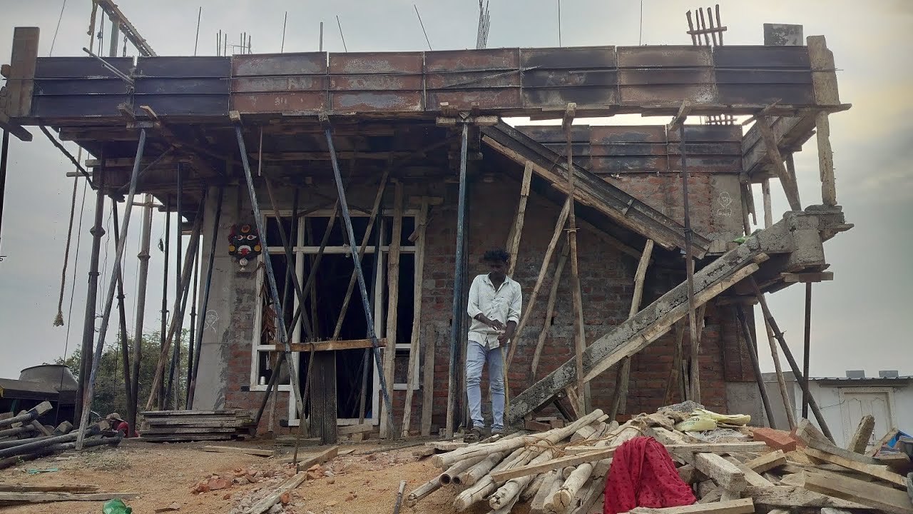 ఇందిరమ్మ ఇల్లు స్లాబ్ వేస్తున్నప్పుడు